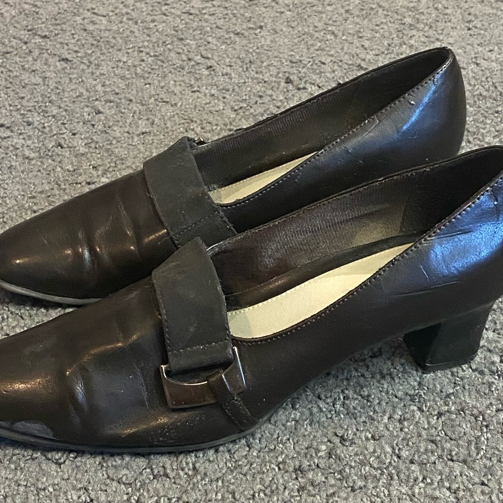 Easy Street Brown Leather Heels Buckle Size 8